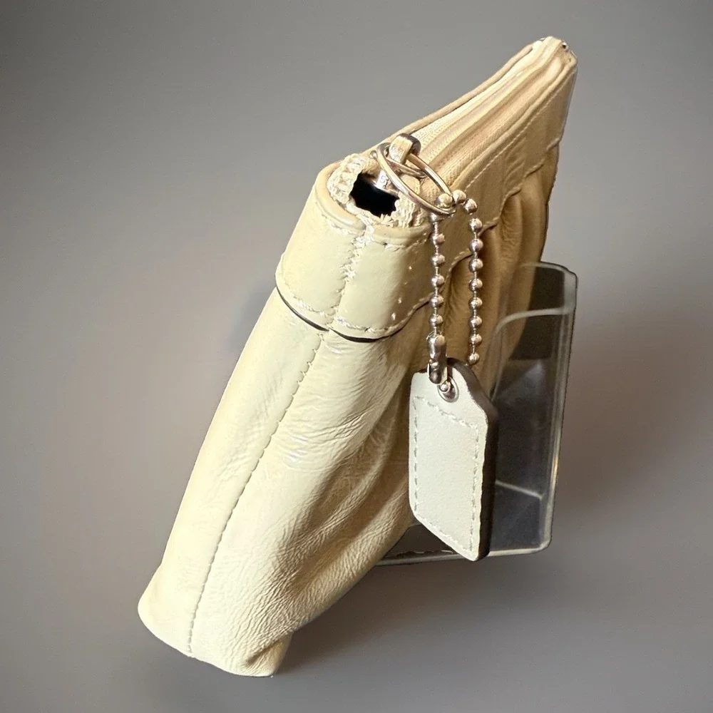Coach Madison Pleated Patent Leather Wristlet Beige Cream Detachable Strap Y2K